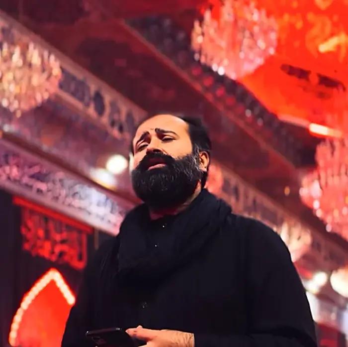 Mir Kazmi reciting a noha inside the Haram